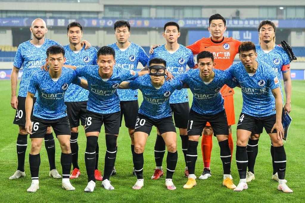 捷克主帅：普罗沃德因伤缺席，查卢佩克和马尔科维奇情况待定（捷克主帅：普罗沃德伤缺，查卢佩克与马尔科维奇待评估）