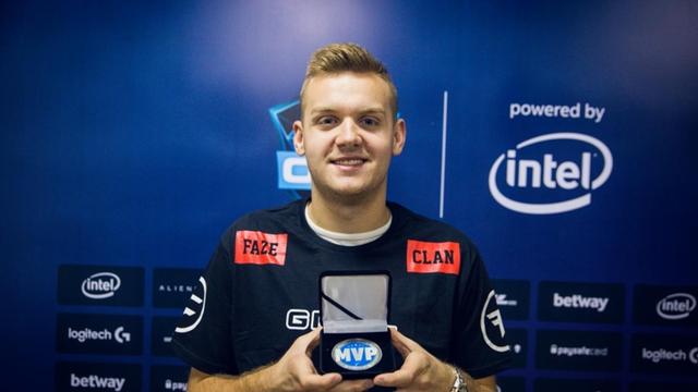 EDG赛后群访 Jiejie：今天线上出的意外太多了，导致局势崩盘