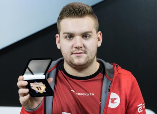 英雄联盟LPL转会期：EDG一直在赚钱