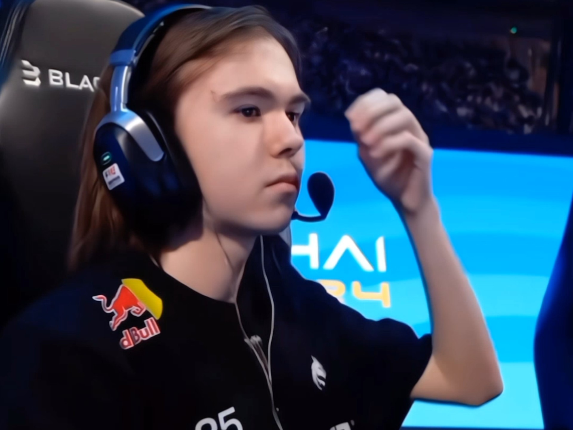 TT官方： Team WE 很高兴晋级四分之一决赛， Team WE 将继续稳步前进！